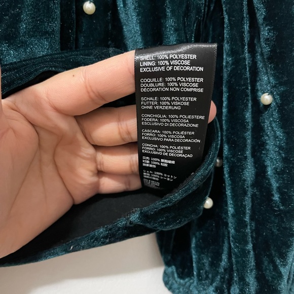 Used only once URBAN OUTFITTERS Velvet Crop top with pearl detail - Picture 8 of 8